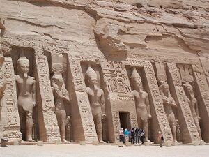Ramses II'nin Abu Simbel'deki büyük heykeli, Mısır, MÖ 1400 civarı