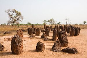 Senegambia'daki-Taş-Çemberler.jpg